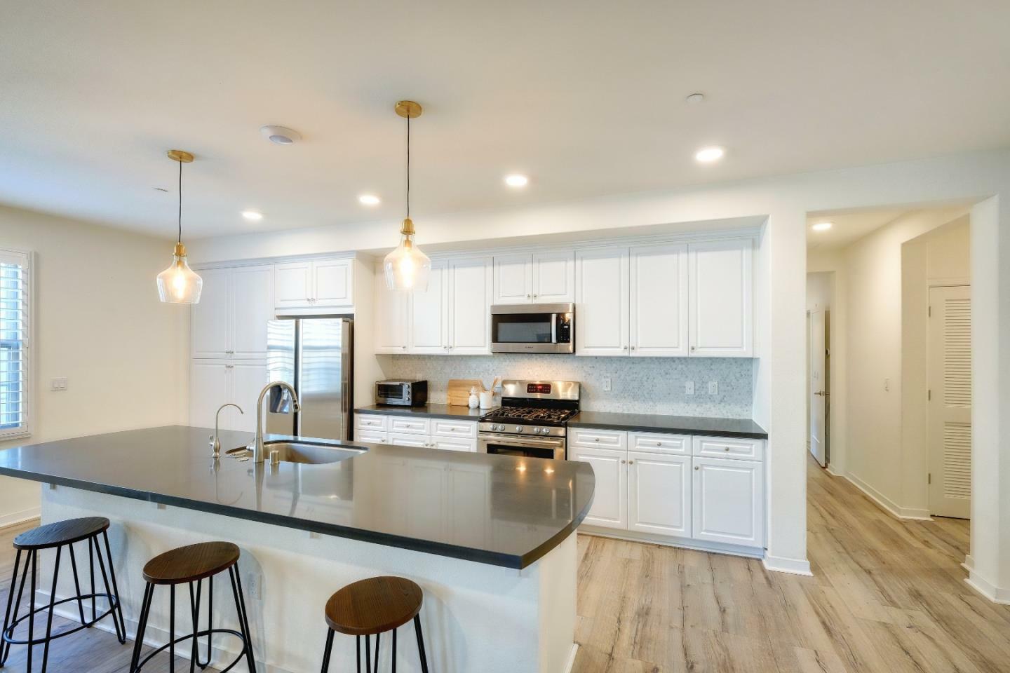 Property Photo: 1089 Dewberry Place 203 CA 95131
