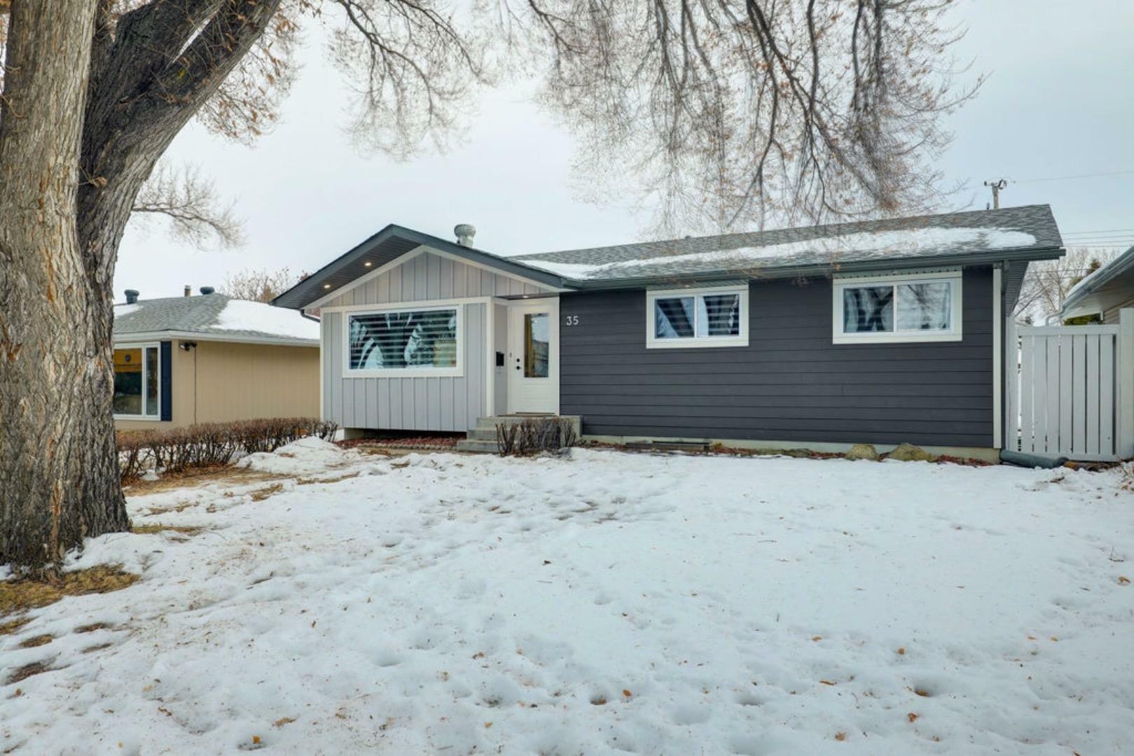Property Photo: 35 Armstrong Crescent SE AB