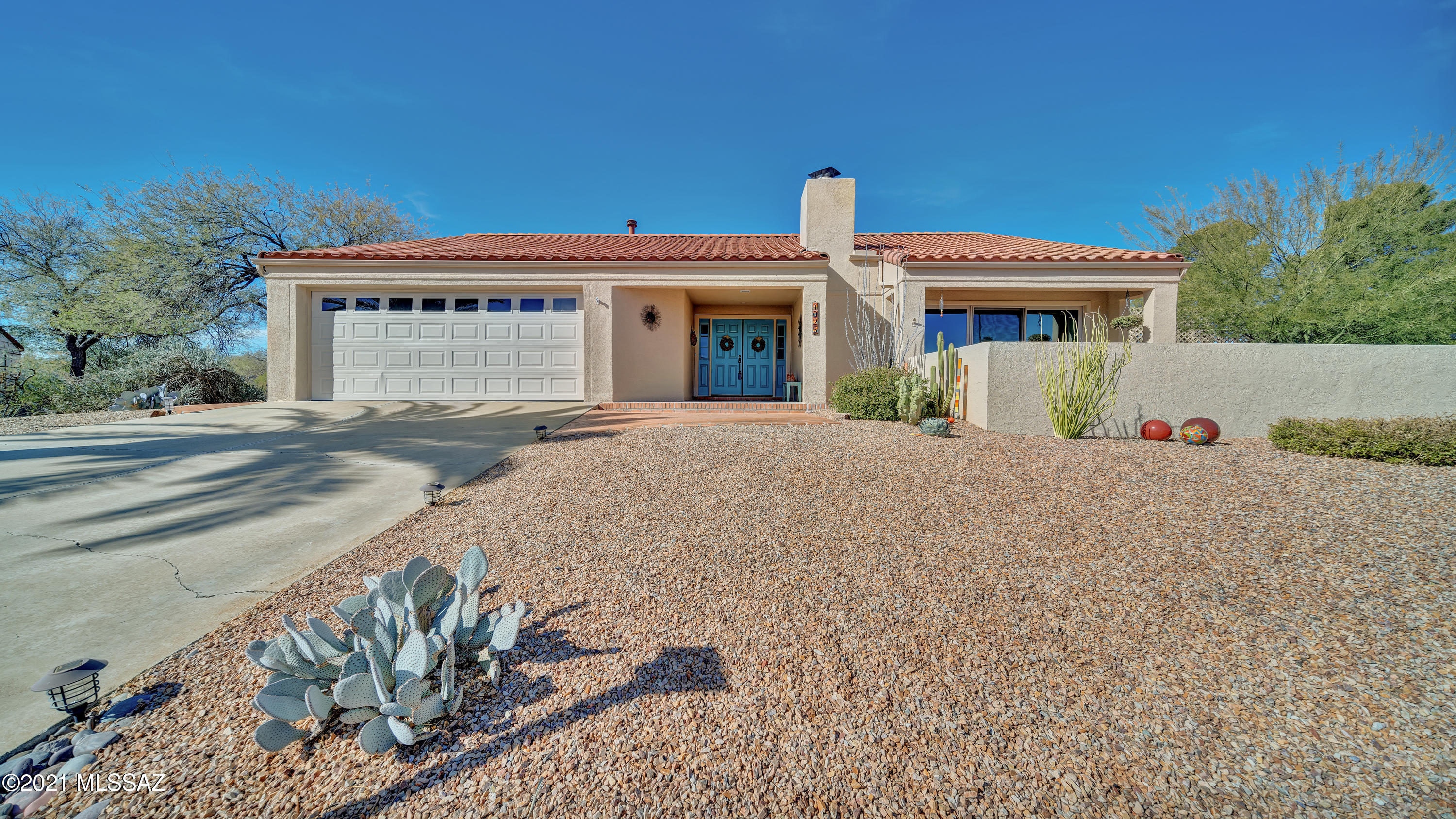 Property Photo: 1025 N Abrego Drive AZ 85614