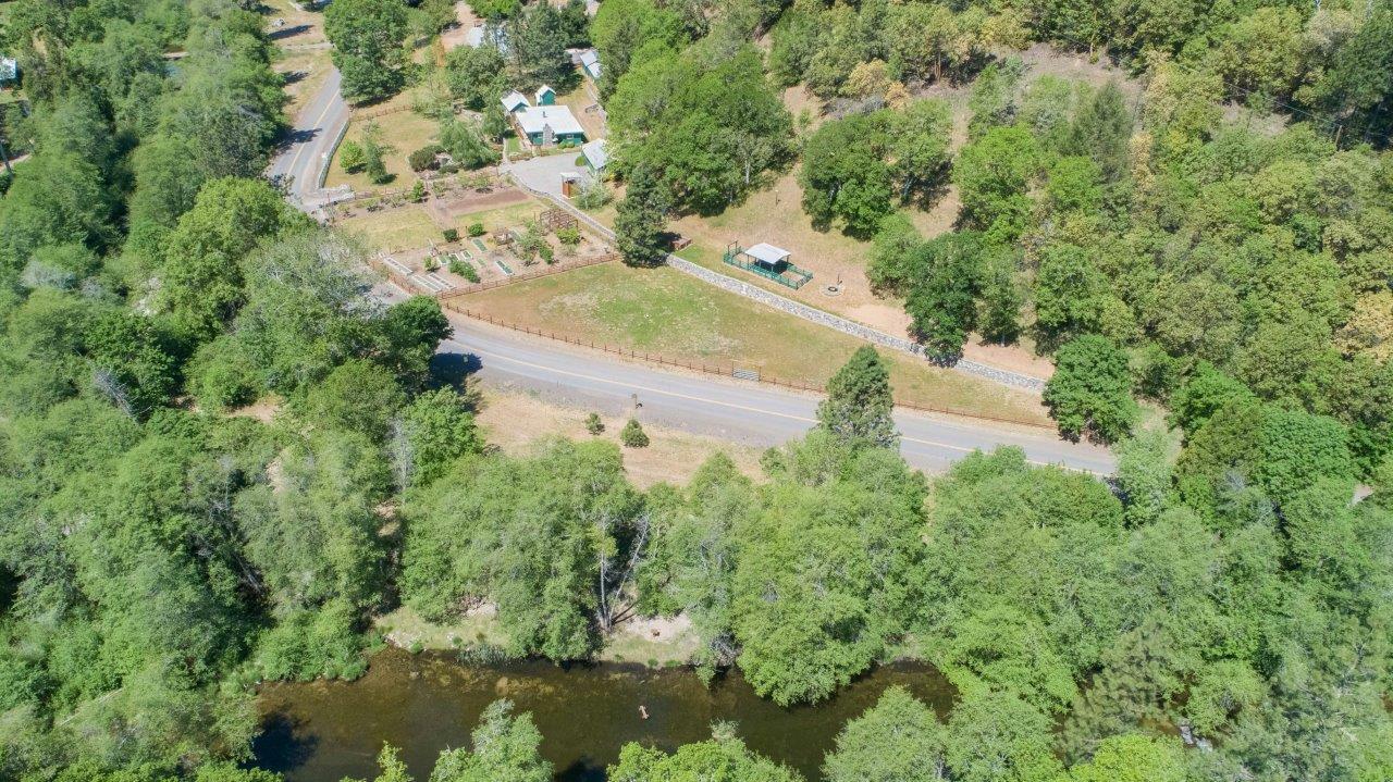 Property Photo: 15551 E Evans Creek Road OR 97537