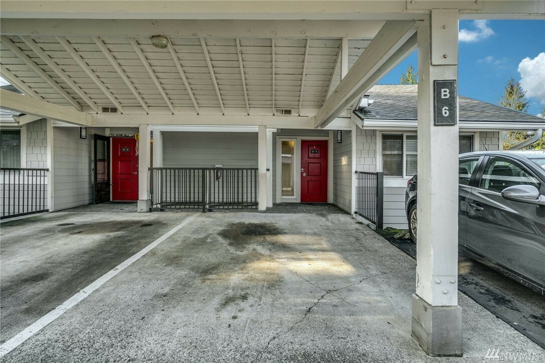 Property Photo: 15204 NE 8th St B-6 WA 98007