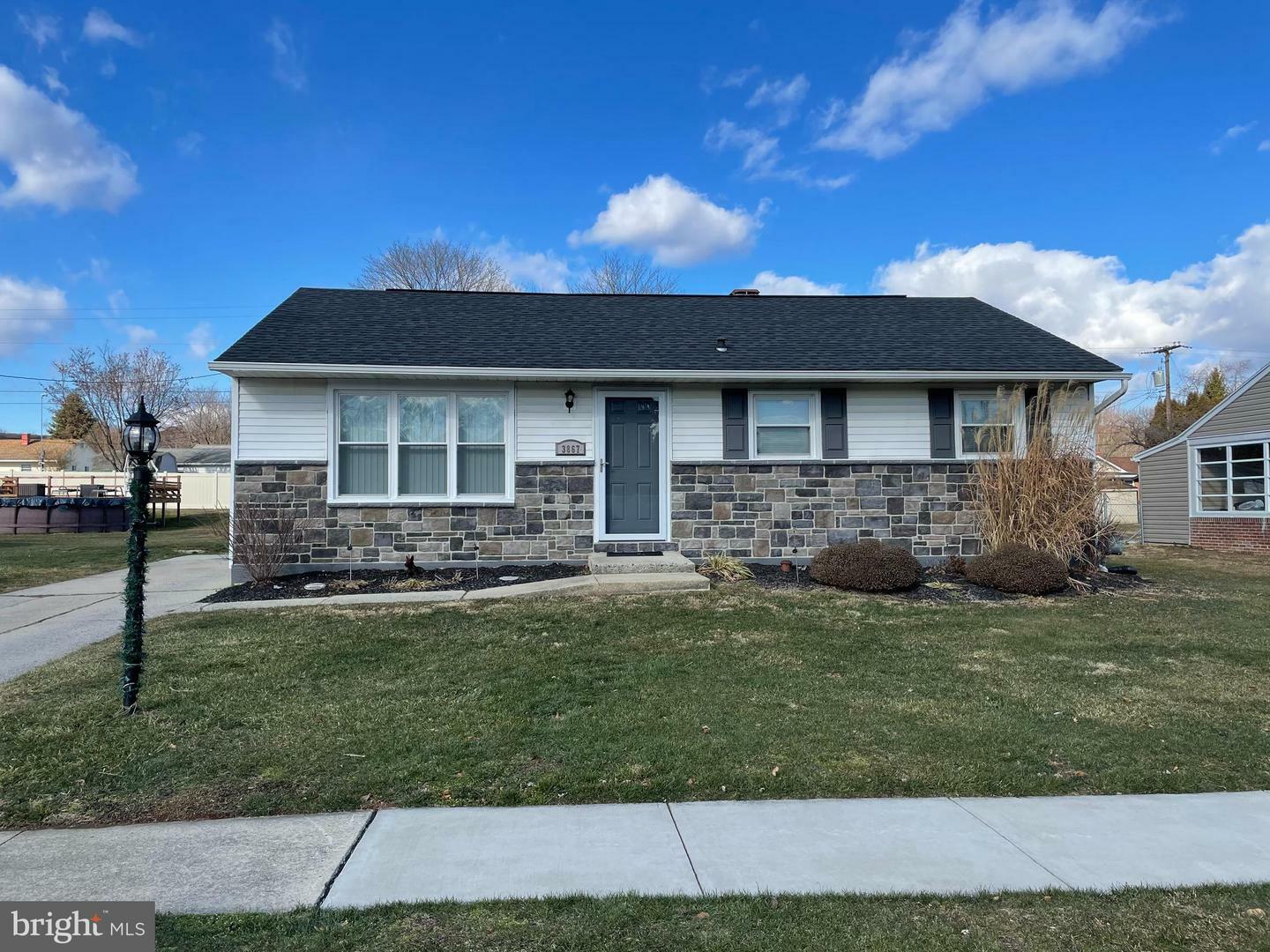 Property Photo: 3867 Oakleigh Drive PA 17402