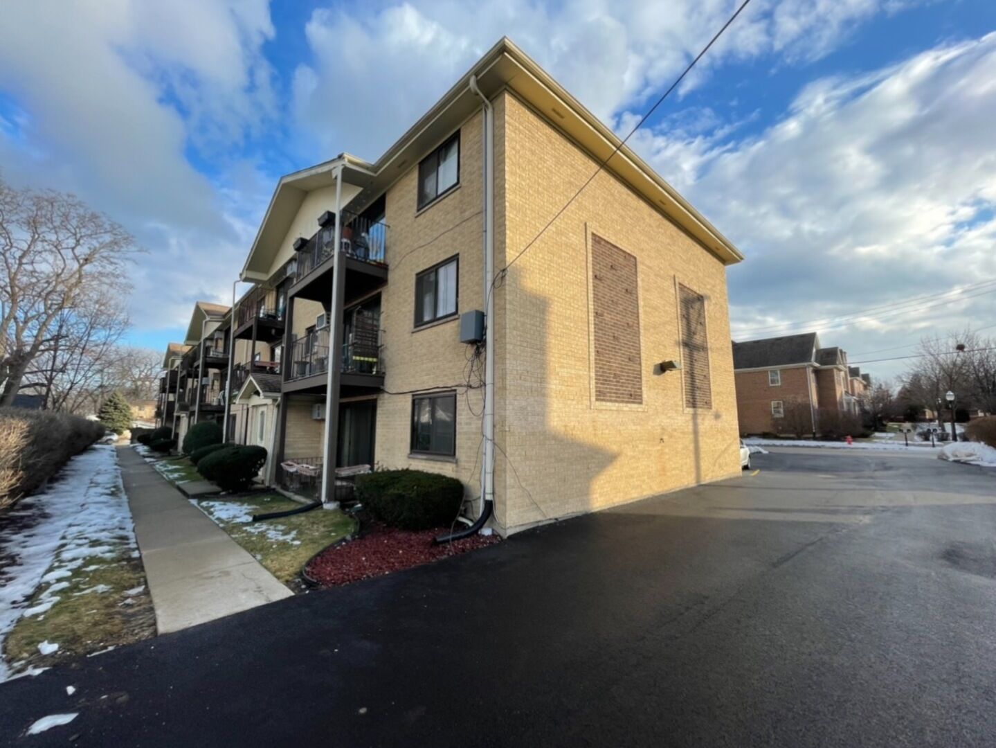 Property Photo:  100 N Mason Street N 105  IL 60106 