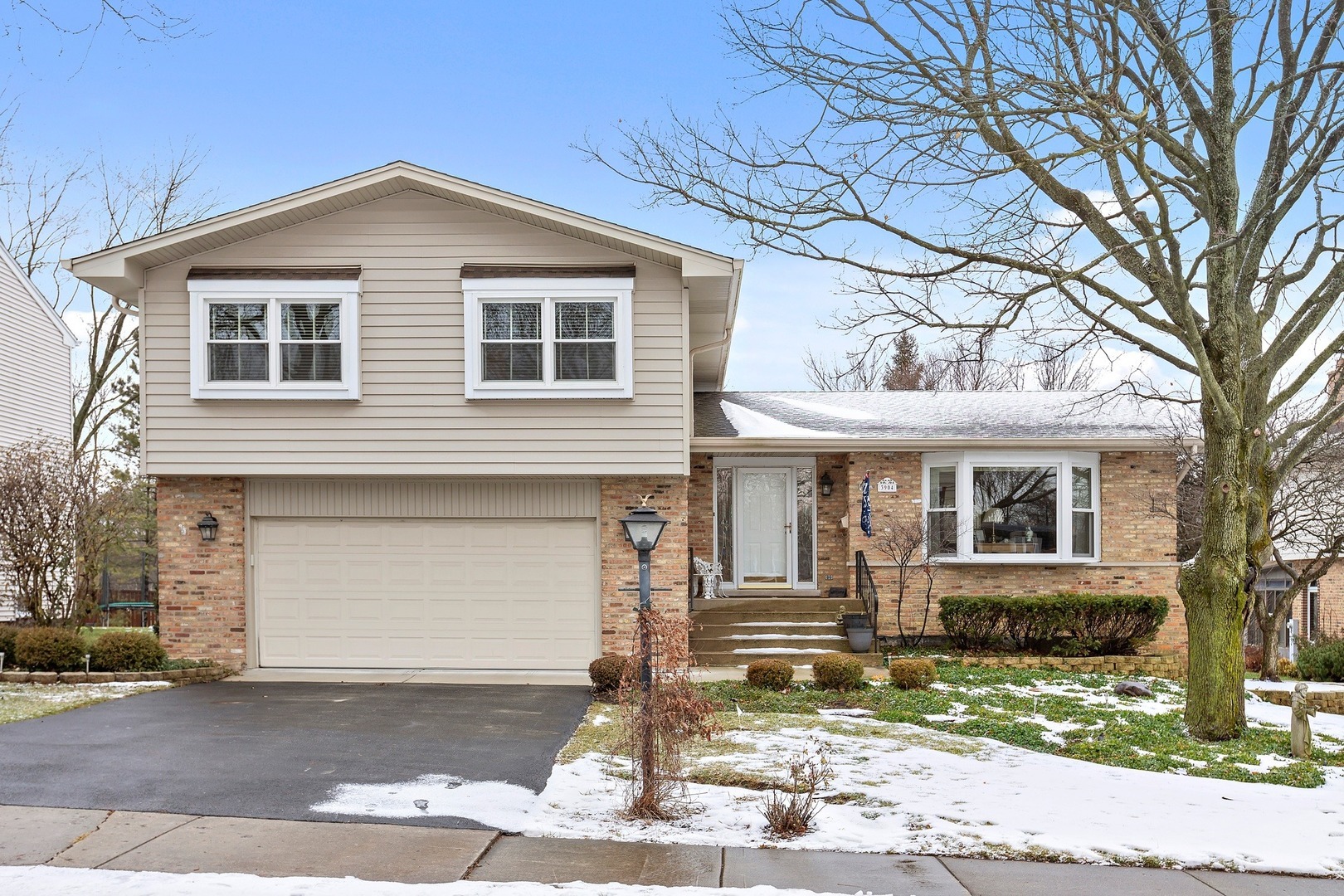 Property Photo:  3904 Saratoga Avenue  IL 60515 