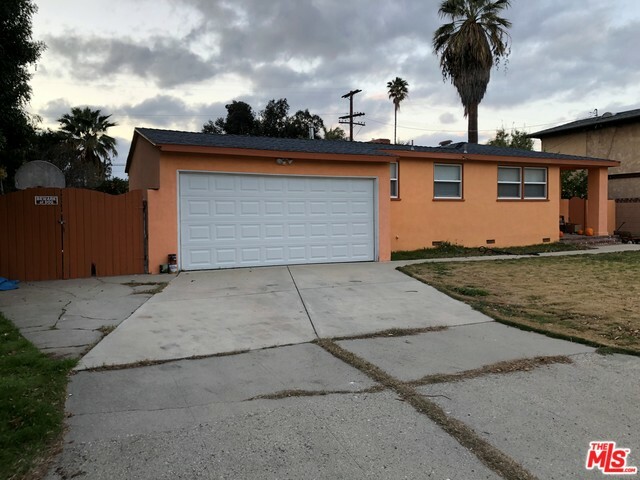 Property Photo: 7311 Darby Pl CA 91335