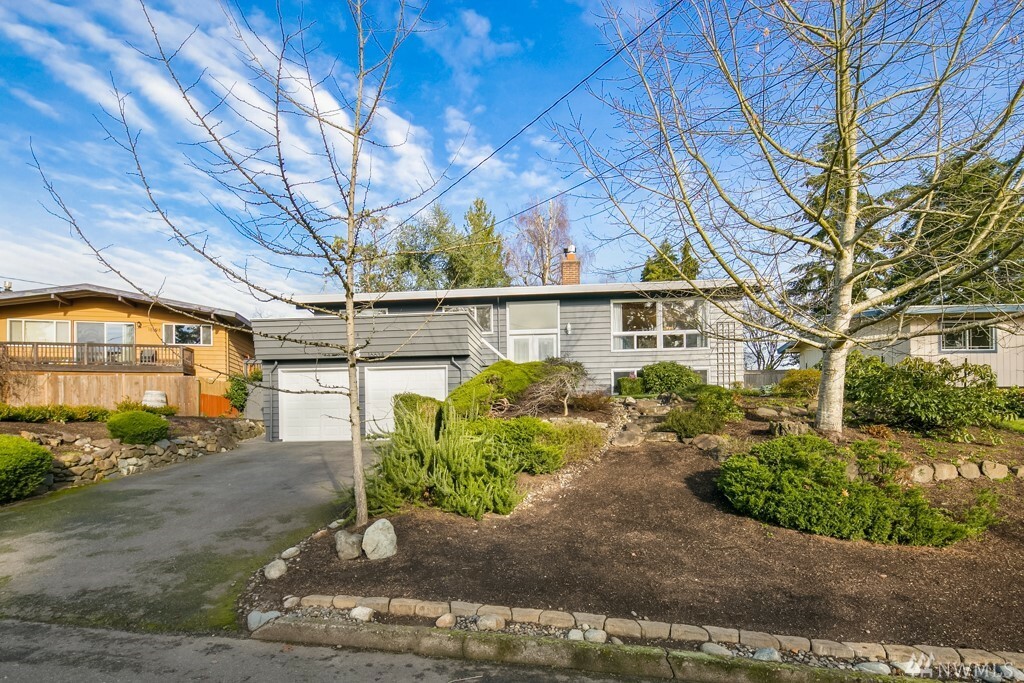 Property Photo:  16634 SE 8th St  WA 98008 