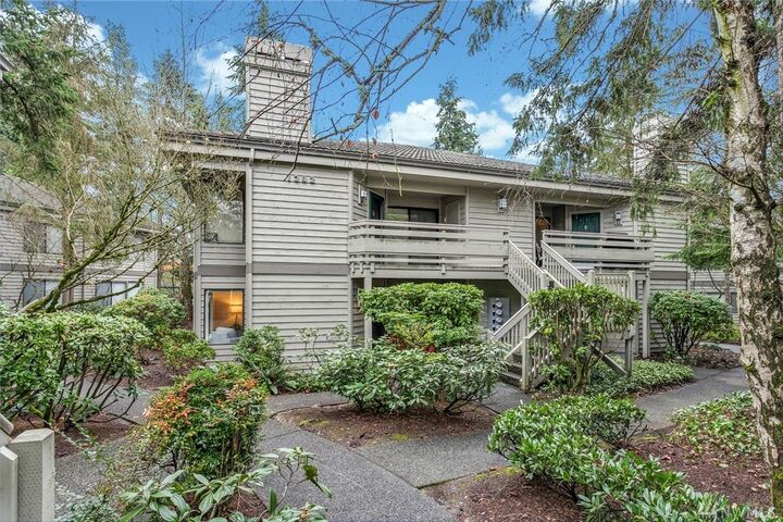 1392 Bellevue Wy NE 3  Bellevue WA 98004 photo