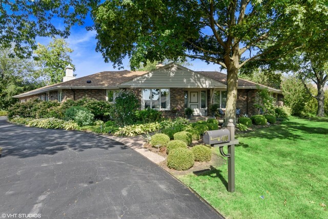 Property Photo:  400 Chapel Hill Lane  IL 60093 