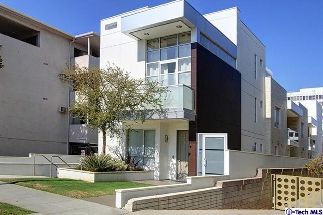 Property Photo: 257 S Hudson Avenue 110 CA 91101