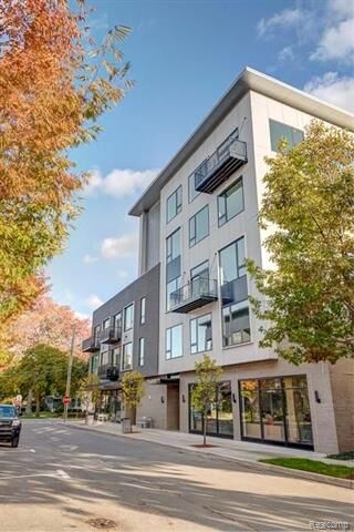 Property Photo:  750 Forest 205  MI 48009 