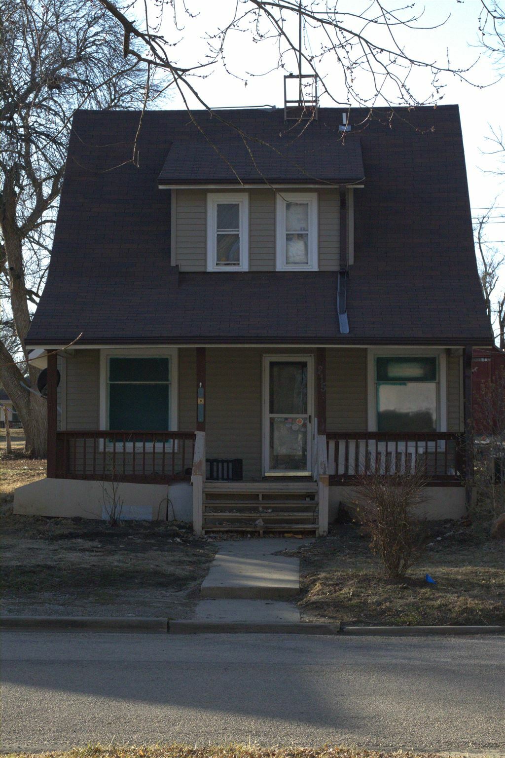 Property Photo:  215 Lincoln Ave  KS 66436 