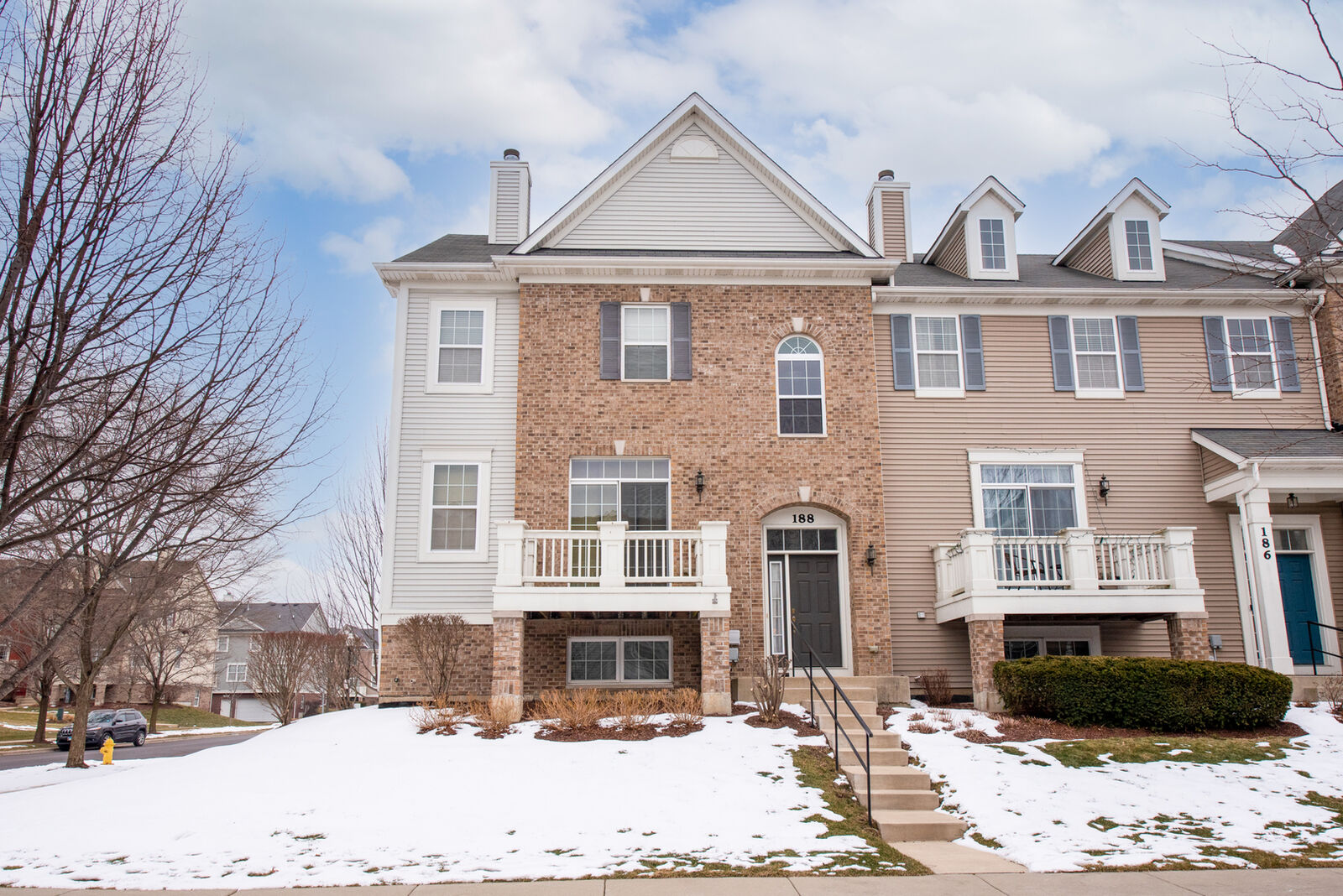 Property Photo: 188 Goldenhill Street IL 60188