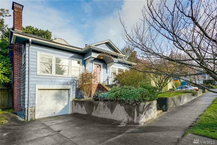 810 NE 72nd St  Seattle WA 98115 photo