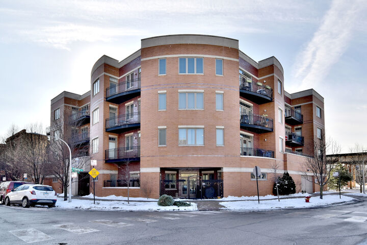 4150 N Kenmore Avenue 401  Chicago IL 60613 photo
