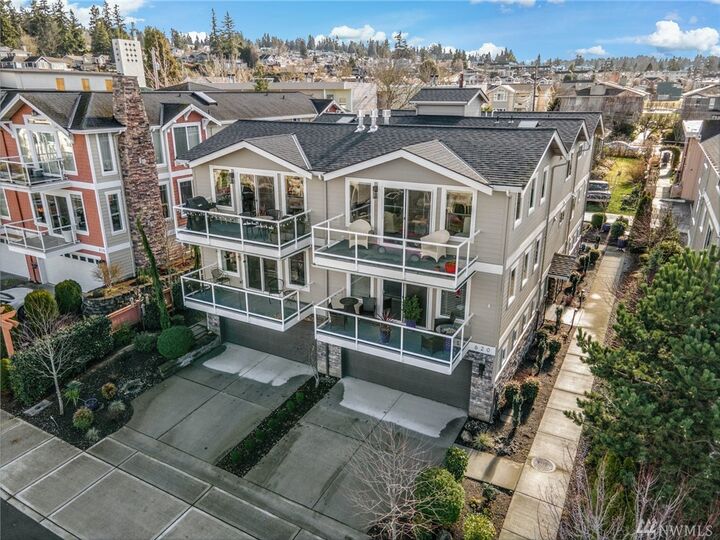 Property Photo:  620 Glen St 202  WA 98020 