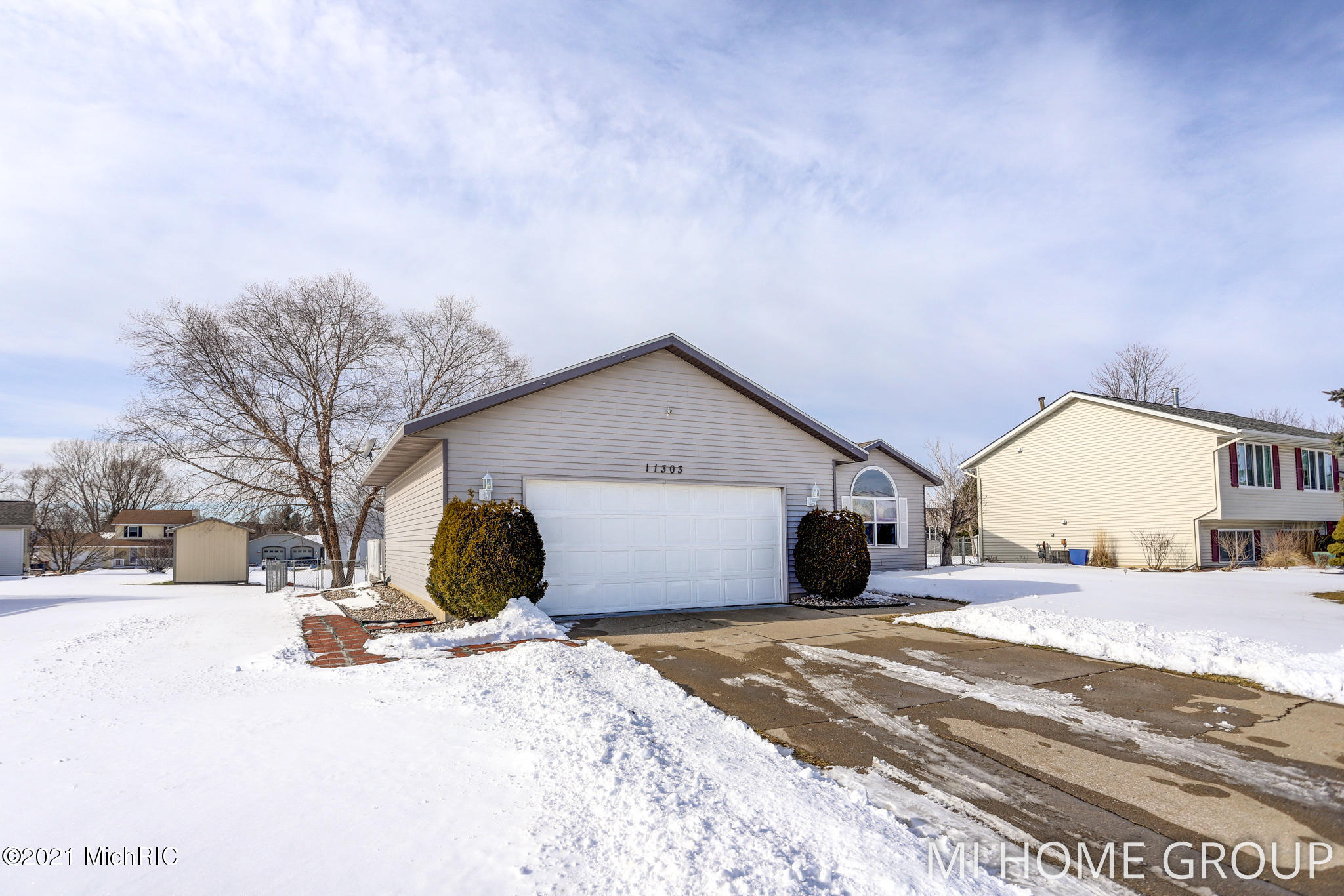 Property Photo: 11303 Ruralview Drive MI 49424