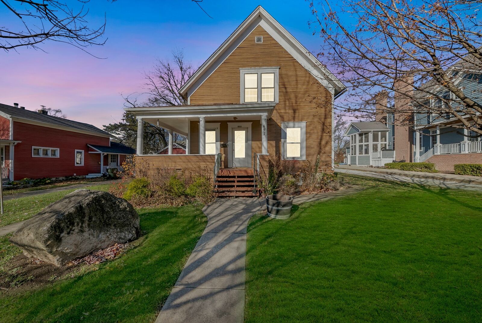 Property Photo:  427 W Jefferson Avenue 2  IL 60540 