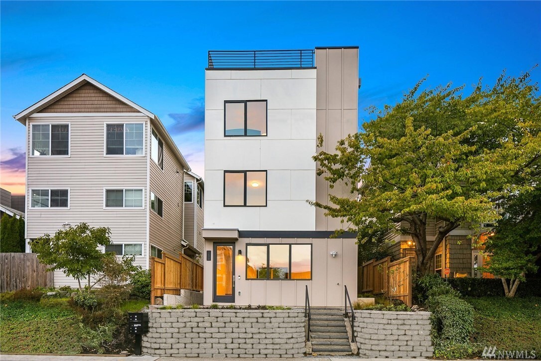 Property Photo: 1215 A 6th Ave N WA 98109