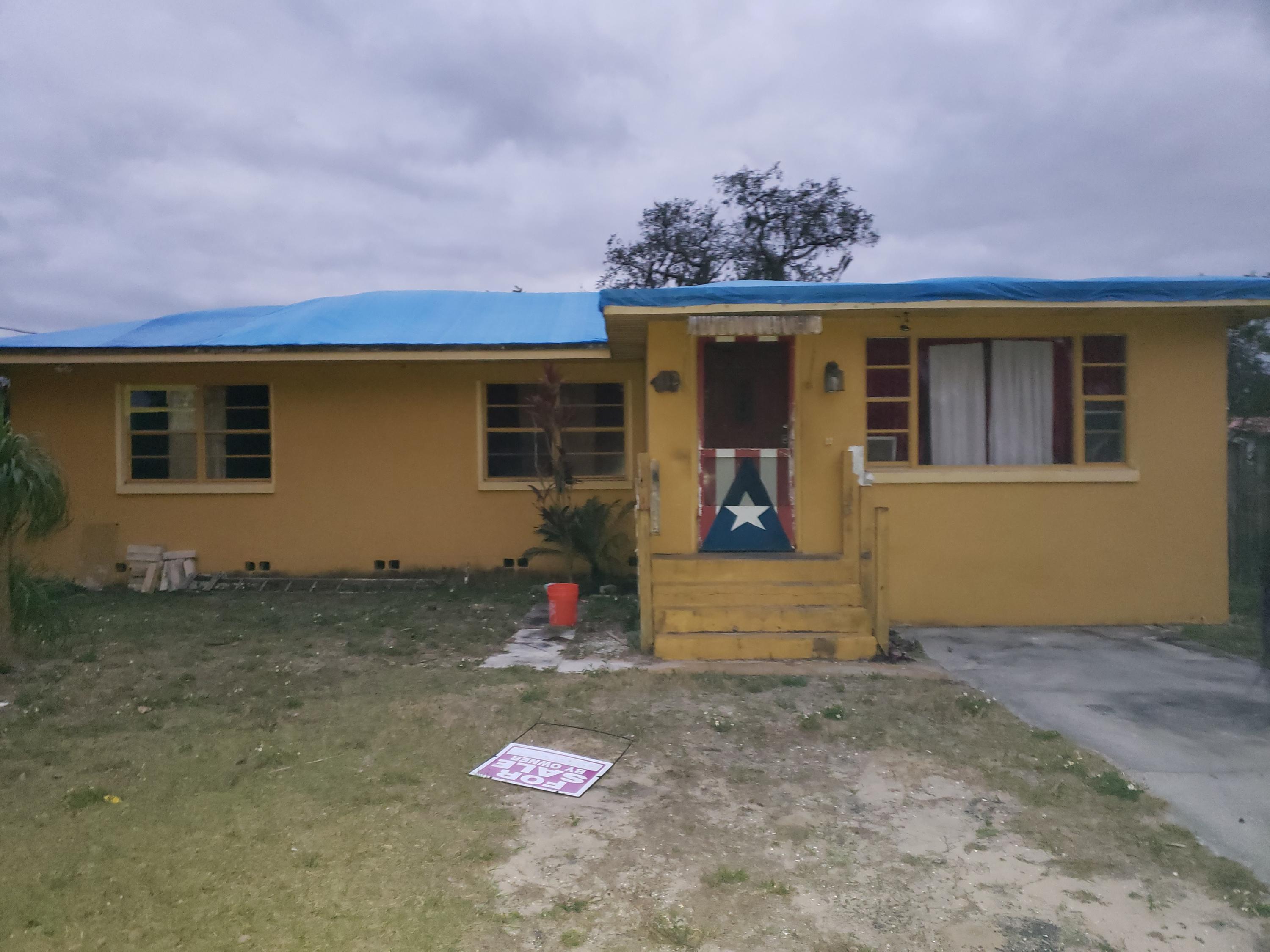 Property Photo: 412 E Oak Street FL 33825