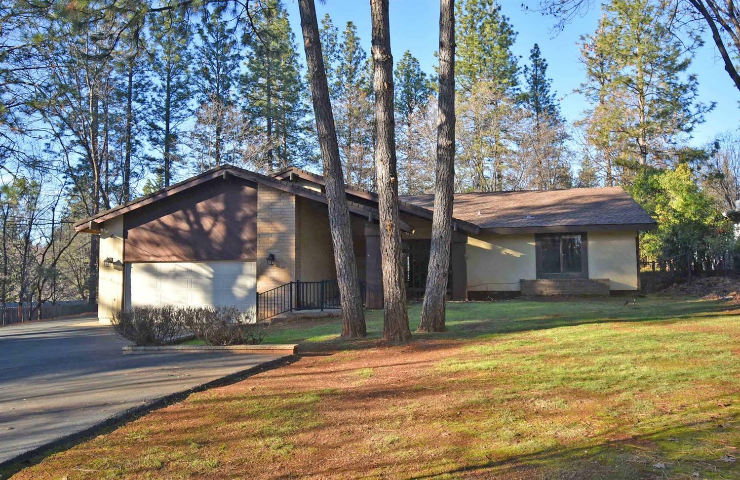 Property Photo: 11276 Alta Sierra Drive CA 95949