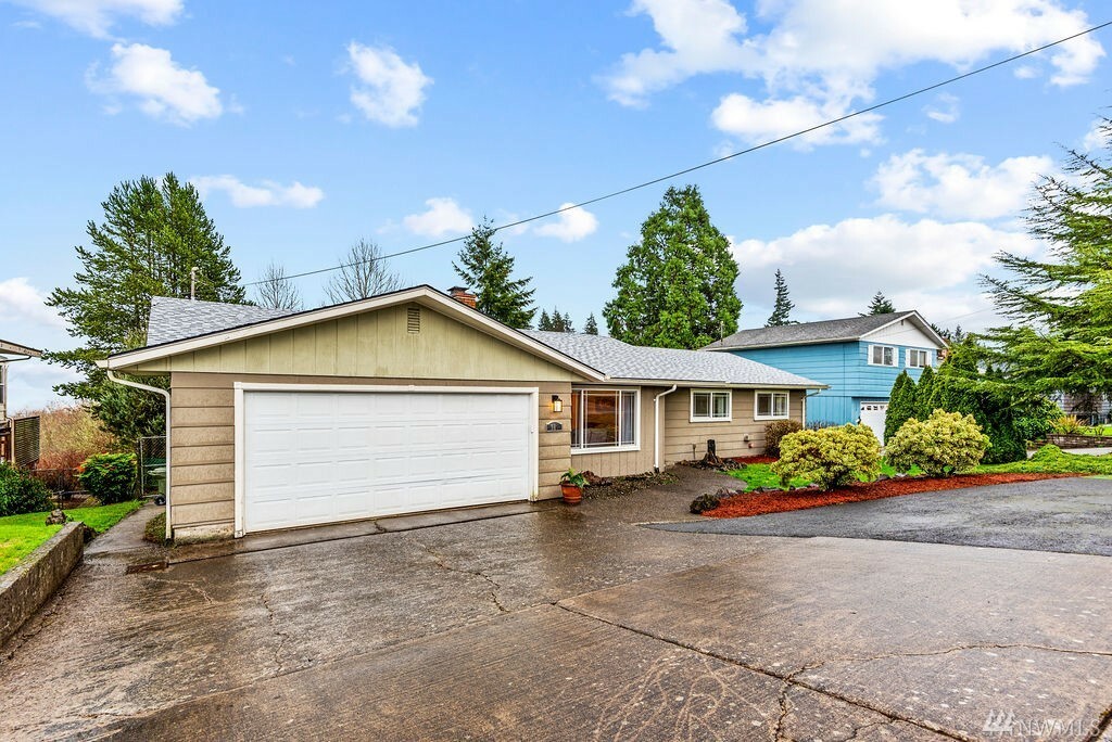 Property Photo:  180 Beacon Hill Dr  WA 98632 