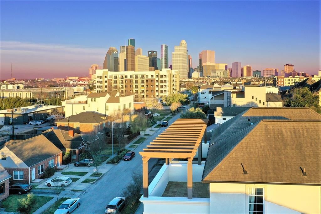 Property Photo: 423 Peden Street TX 77006