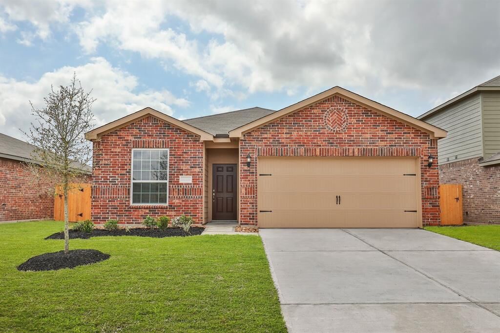 Property Photo: 1218 Hollow Stone Drive TX 77583