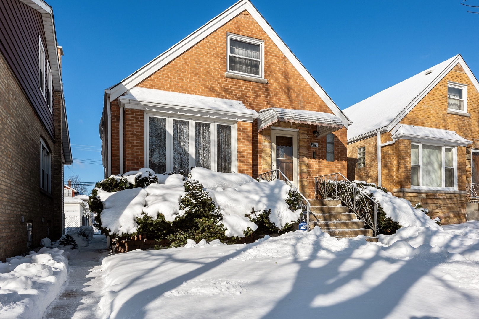 Property Photo:  3024 N Narragansett Avenue  IL 60634 