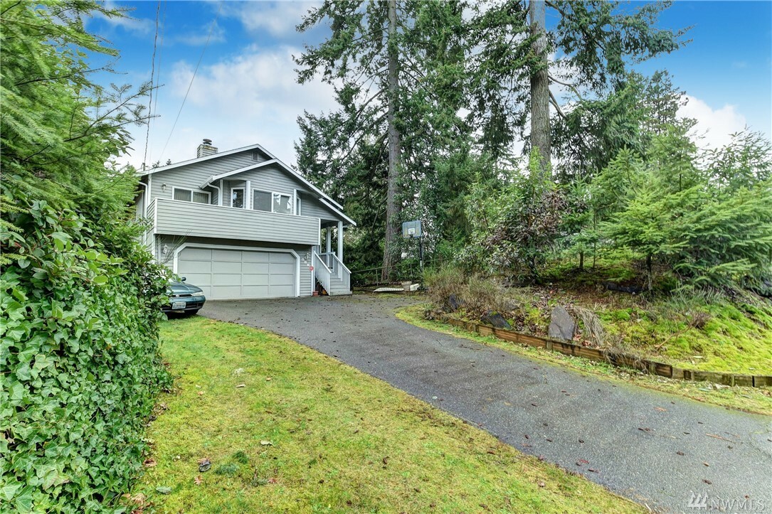 Property Photo: 613 N 145th St WA 98133