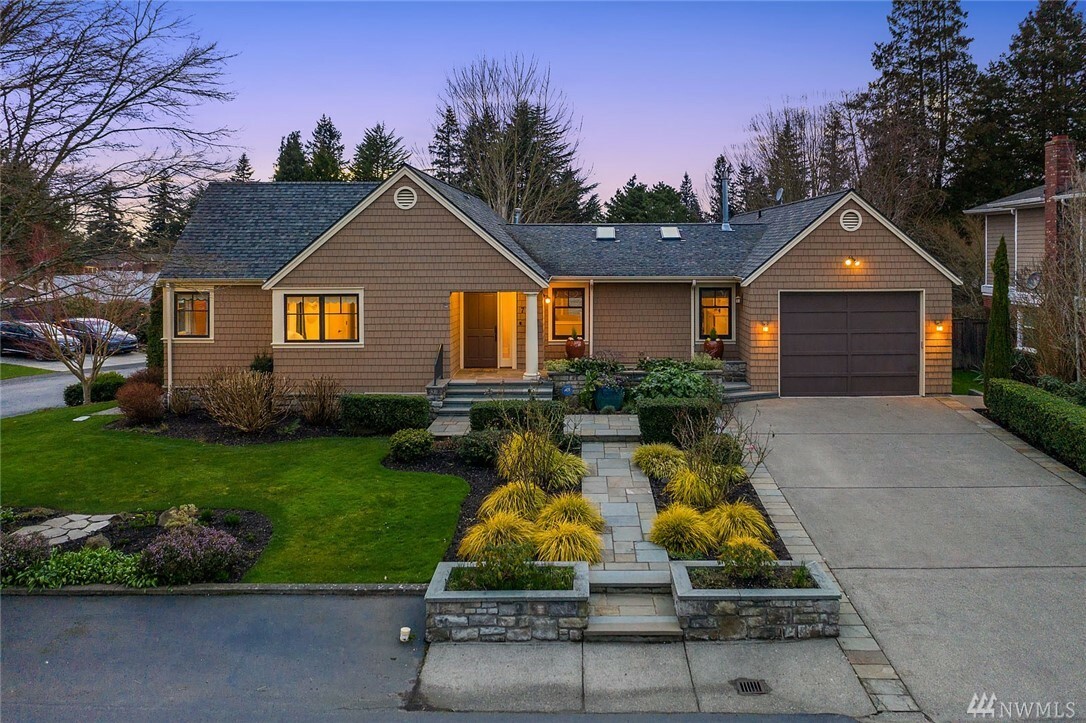 Property Photo:  7701 Ridge Dr NE  WA 98115 