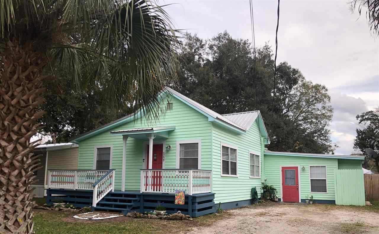 Property Photo:  117 North Blvd  FL 32095 