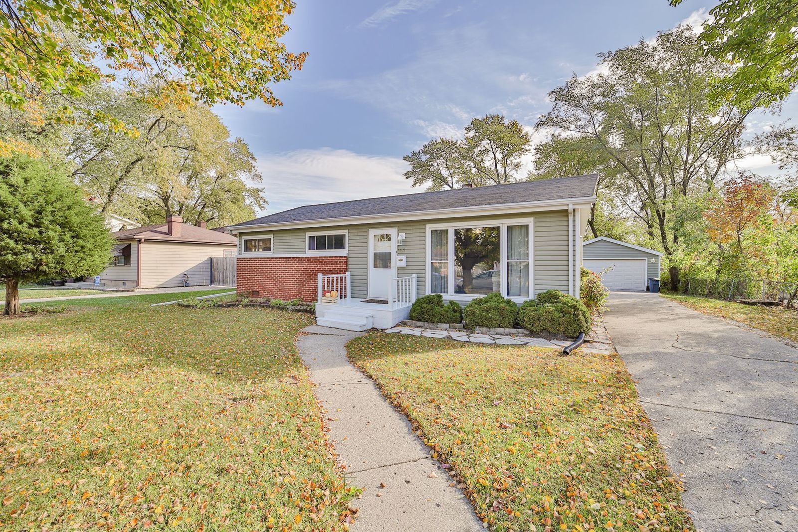 Property Photo: 401 N 3rd Avenue IL 60181
