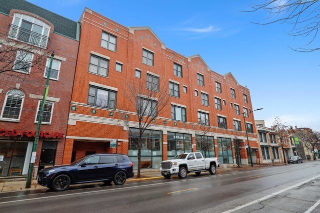 Property Photo:  2840 N Lincoln Avenue B  IL 60657 