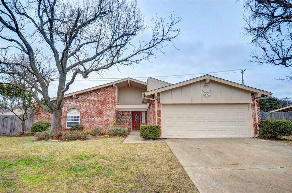 Property Photo:  757 Aspen Court  TX 76054 