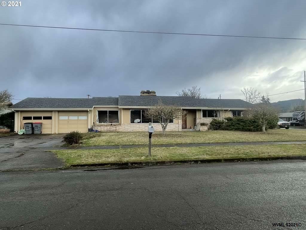 Property Photo: 136 N Ash St OR 97378