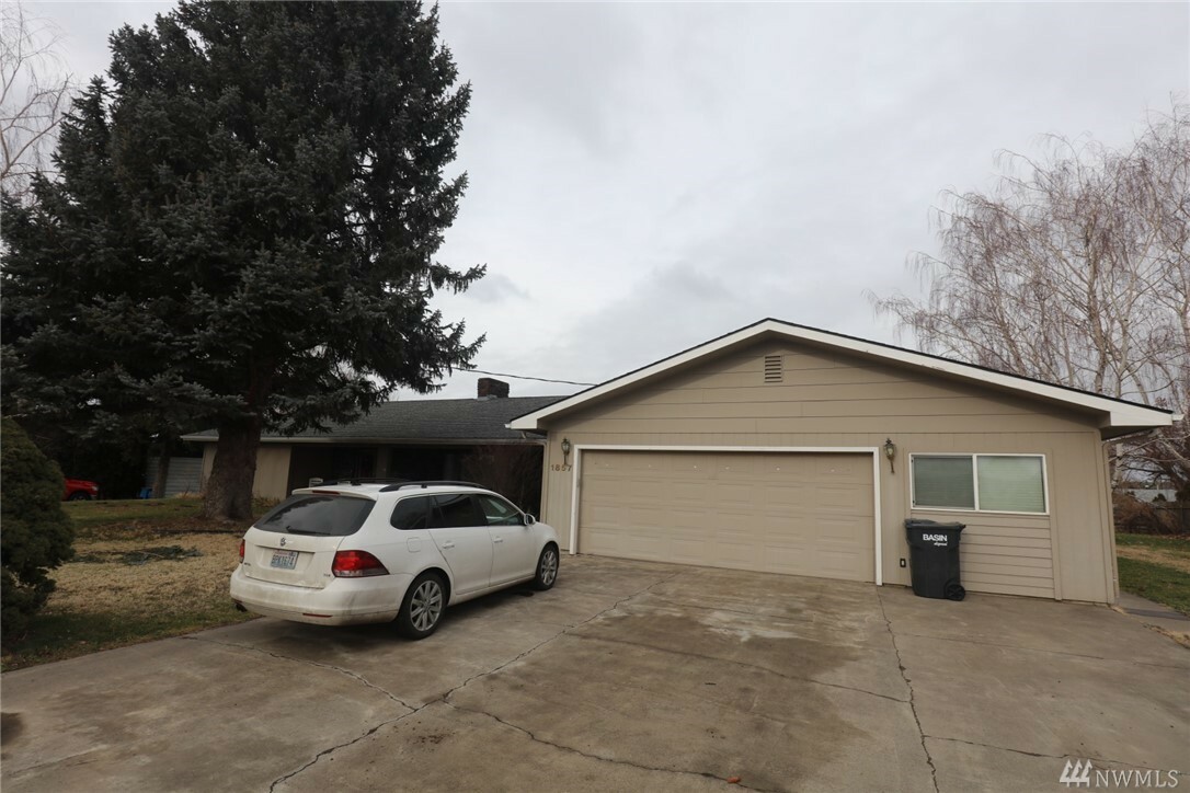 Property Photo:  1857 Reser Rd  WA 99362 