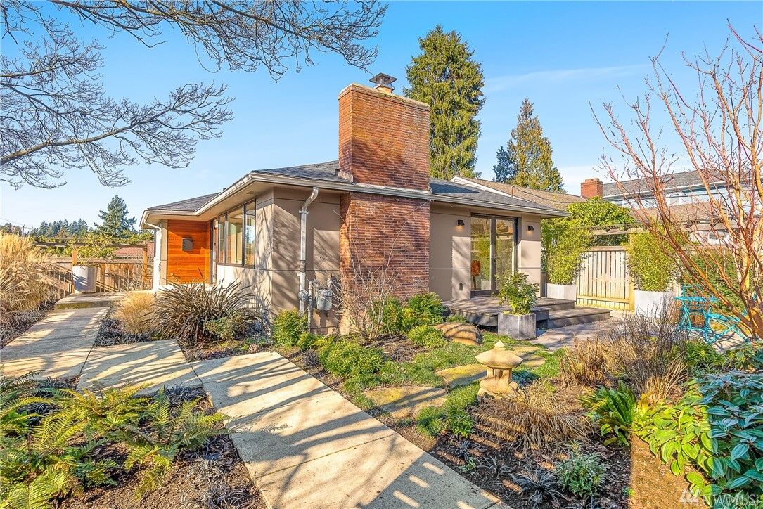 Property Photo:  4216 NE 70th St  WA 98115 