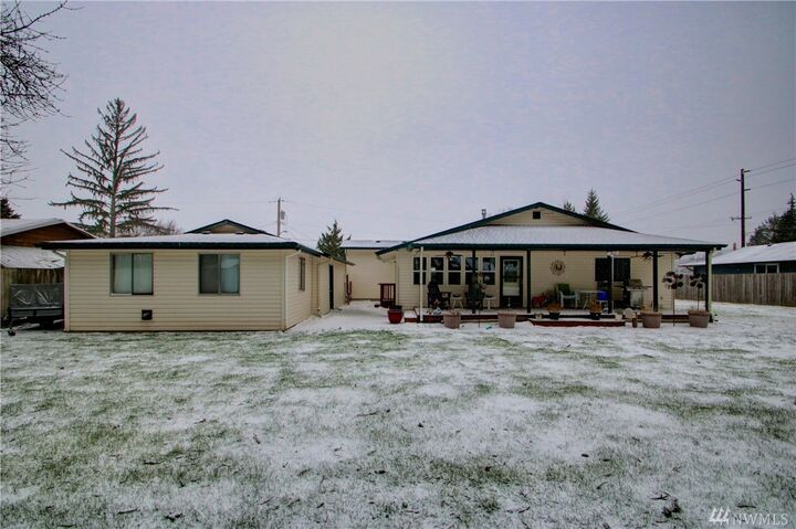 Property Photo:  333 Parkwood Lane  WA 98284 