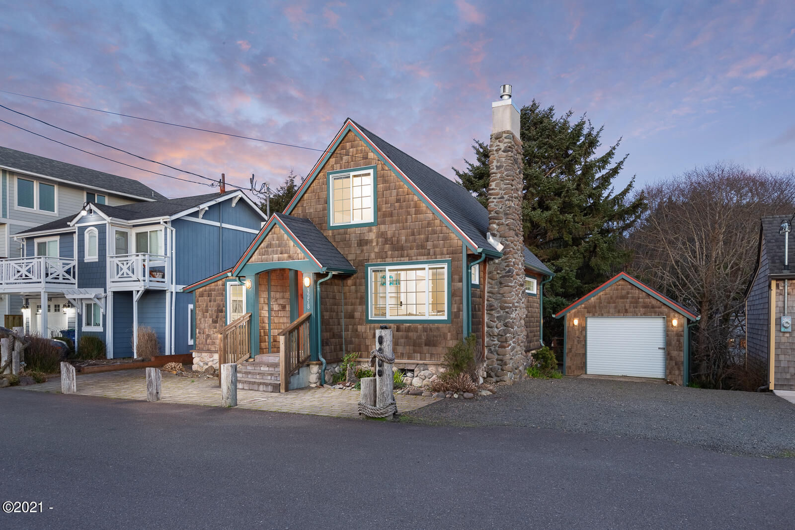 Property Photo: 3258 SW Beach Avenue OR 97367