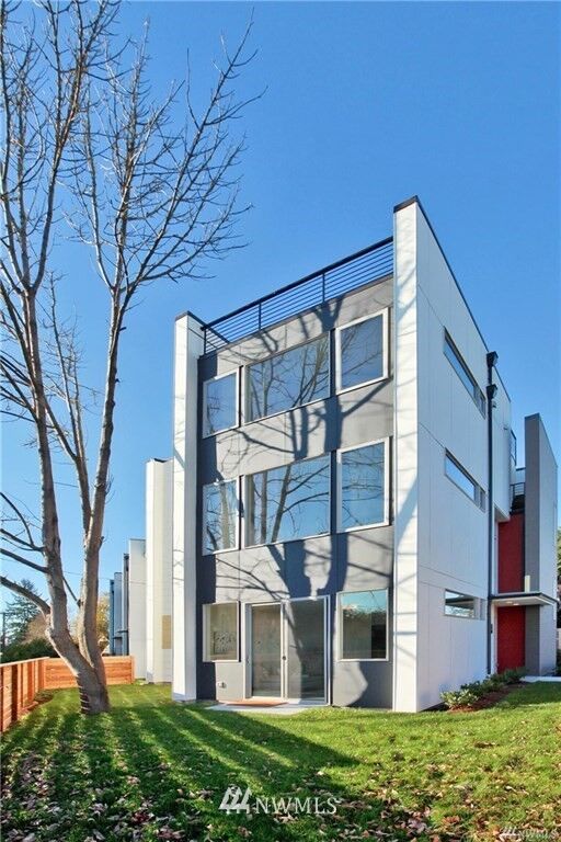 5207 S Willow Street  Seattle WA 98118 photo