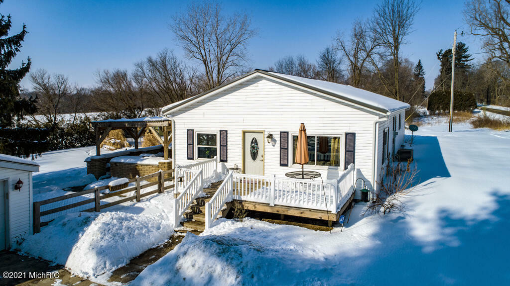 Property Photo:  67126 Union Road  MI 49061 