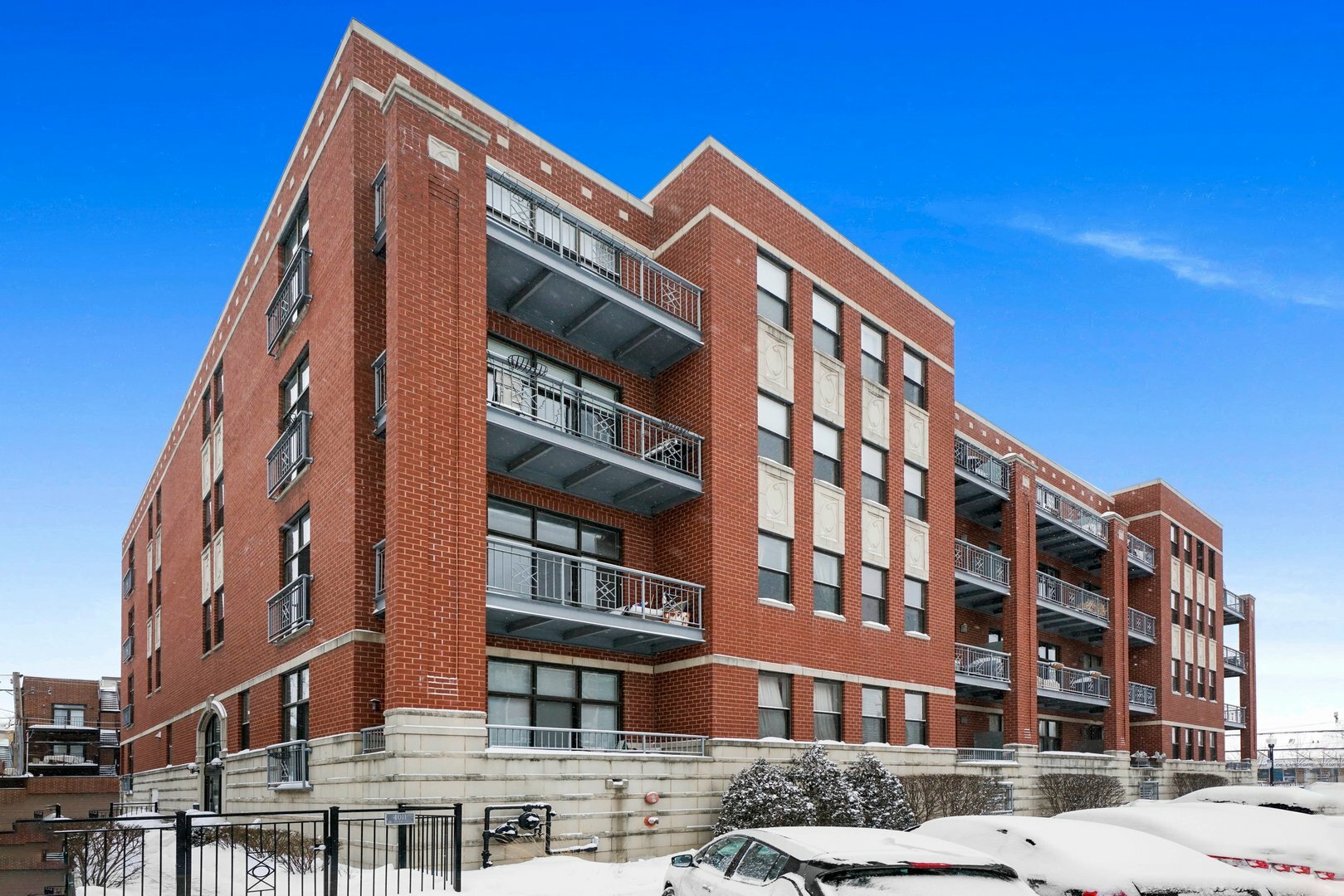 Property Photo:  4011 N Francisco Avenue 304  IL 60618 