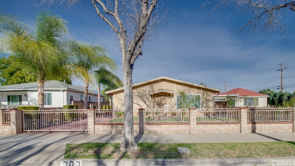 Property Photo:  707 Griffith Street  CA 91340 