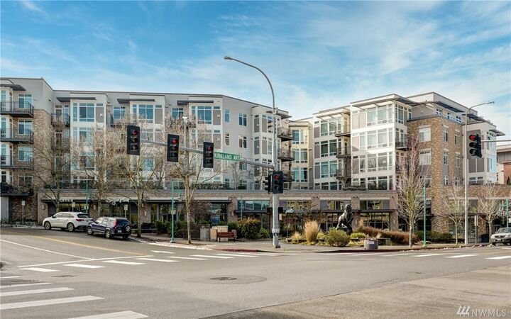 Property Photo:  211 Kirkland Ave 424  WA 98033 