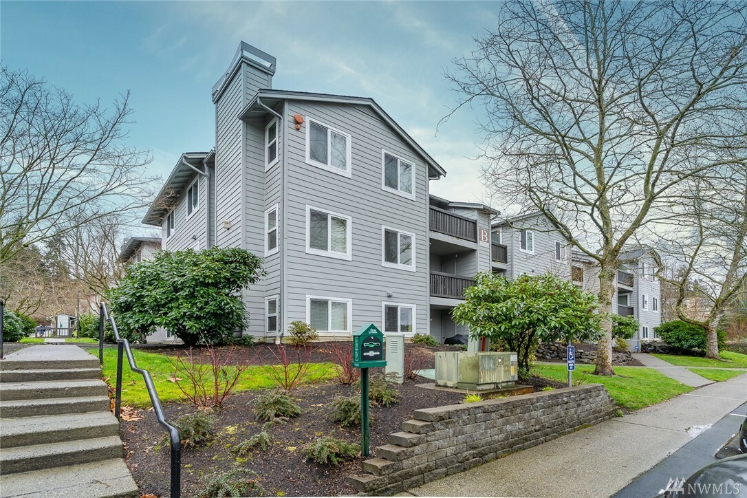 Property Photo:  6700 NE 182nd St B101  WA 98028 