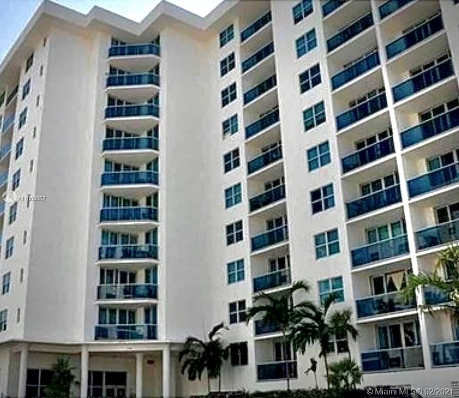 Property Photo: 7501 E Treasure Dr 7B FL 33141
