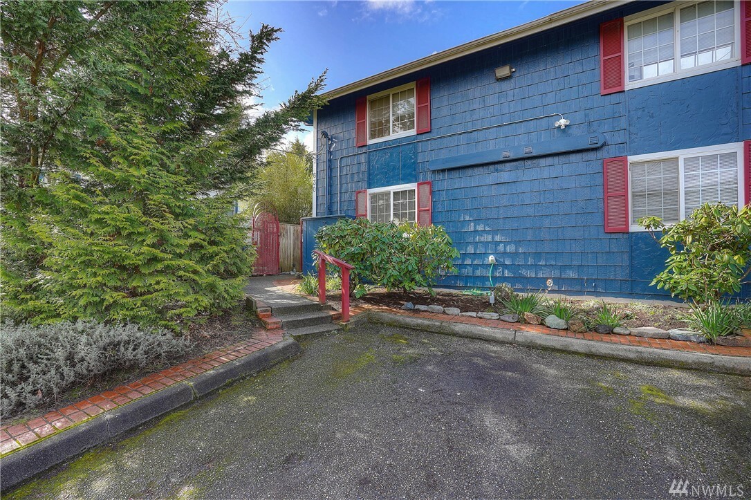 Property Photo:  630 S State St  WA 98405 