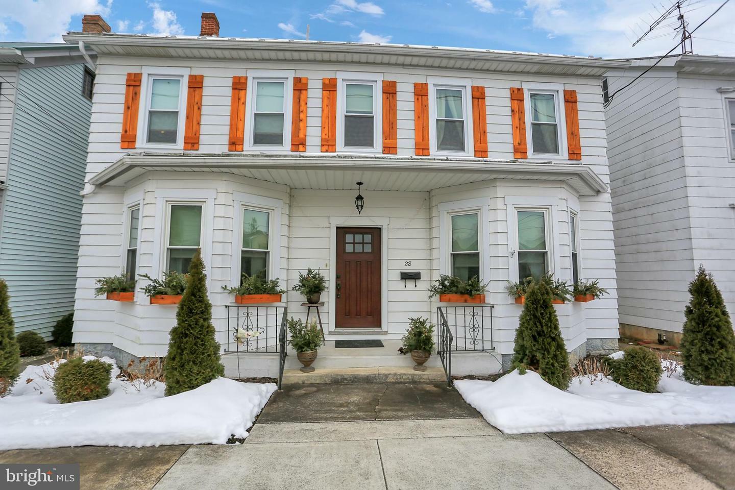 Property Photo:  28 Chestnut Street  PA 17241 