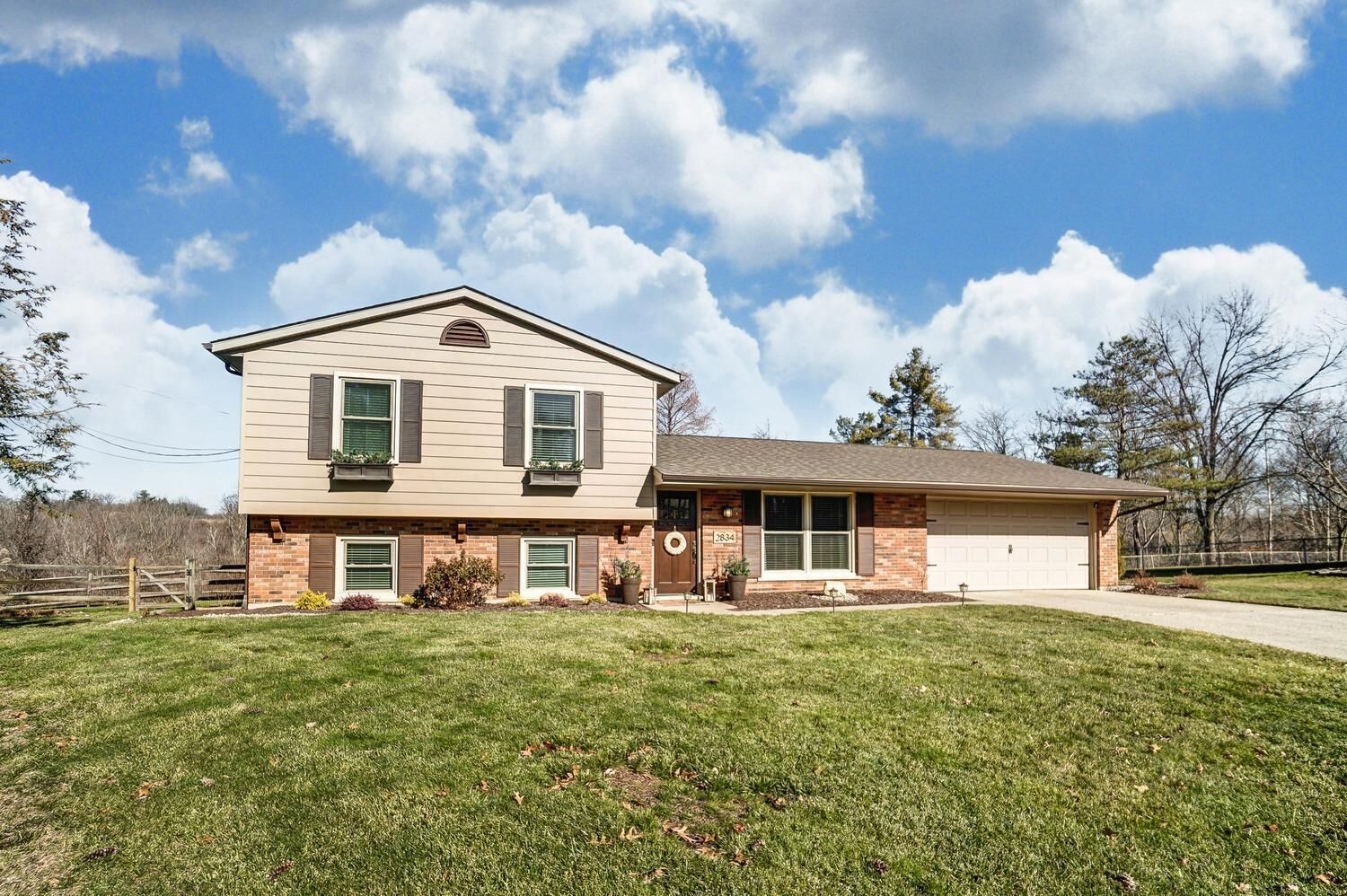 Property Photo: 2834 Meigs Ln OH 45233