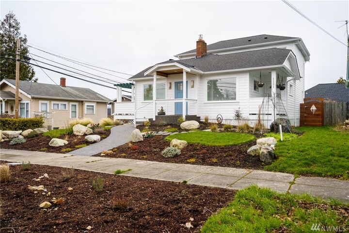 Property Photo:  1111 K Ave  WA 98221 